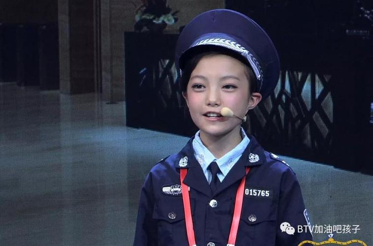 周美君凭借着酷似赵薇的长相和惊人的表演天赋获