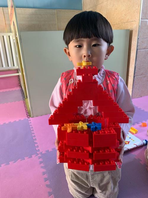 文化大院幼儿园中二班的乐高课《小红帽》