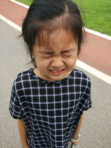 不要隐忍,想哭就哭,擦去眼泪微笑着面对世界.