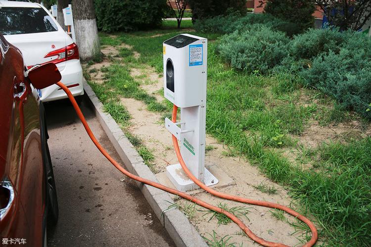 > 比亚迪宋ev详细评测