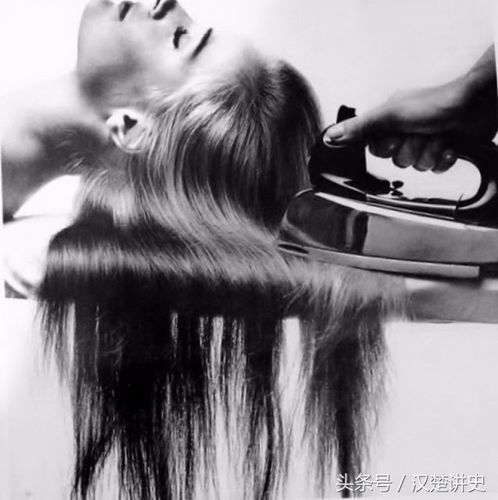 老照片:60年代的女人用熨斗来烫直头发