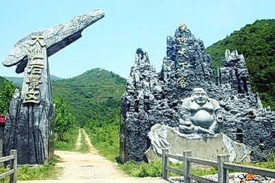 大仙岩溶洞内冬暖夏凉,泉水清澈,空气清新.