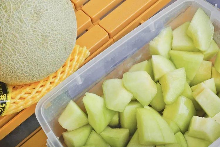 超大青芒,网格切块, 没有任何脉络渣滓, 细嫩软滑,果香馥郁.