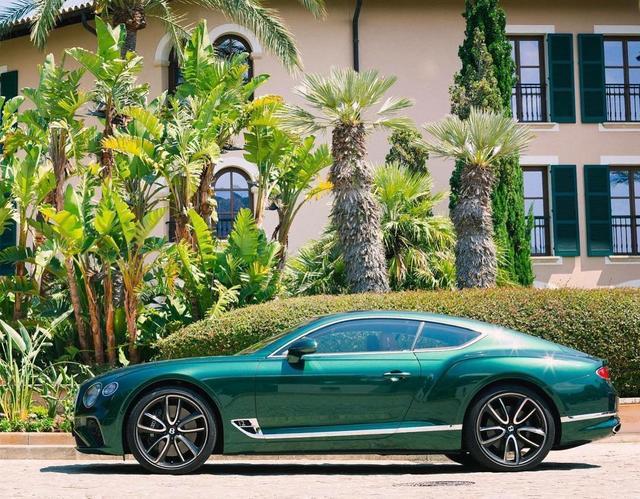 全新宾利欧陆gt实拍 轿跑的颜值巅峰 开起来像想象中一样完美