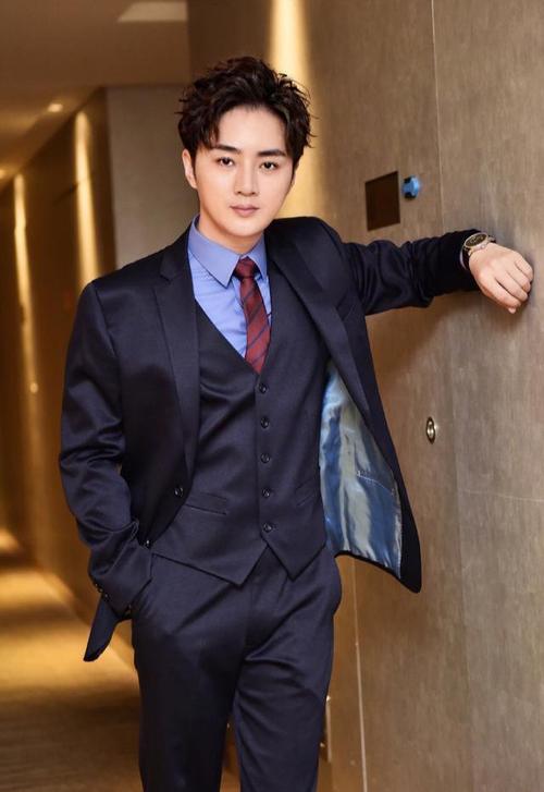 著名演员余少群:难忘失败初恋,39岁仍未婚单身