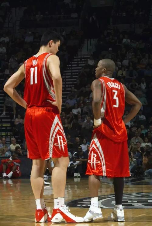 姚明来到reebok后的第一双球鞋reebok nba fusion