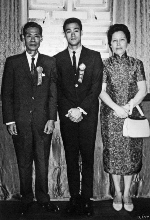 李小龙与父母合照