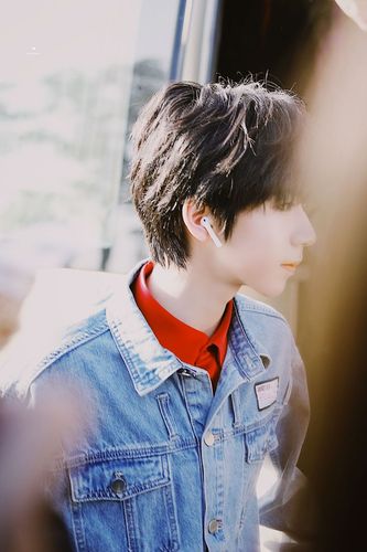 各位有没有贺峻霖的绝美图片啊