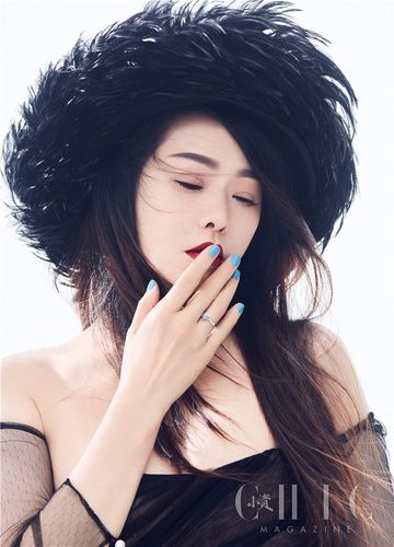 伊能静封面大片明艳妩媚 复古美人气质独特