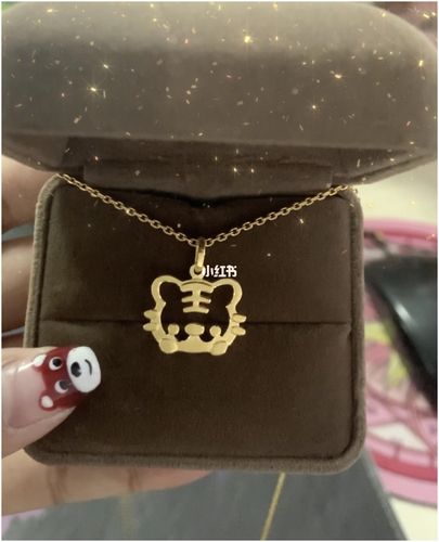 小老虎吊坠_吊坠_黄金_黄金吊坠_时尚_配饰
