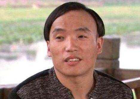 正在热播的《乡村爱情10》里,有一最丑的人物方正,身为镇中心小学的