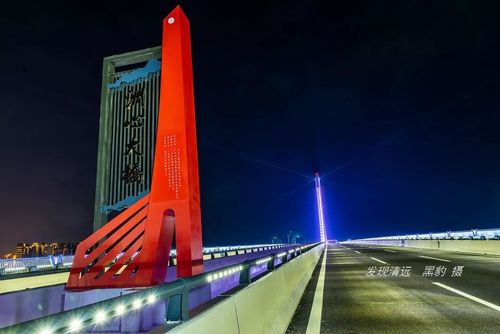 向北连接大学城和旅游大道, 洲心大桥为双向六车道设计, 桥面限速60