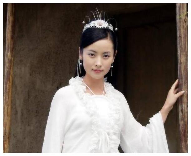 倚天屠龙记热播剧中金花婆婆的扮演者年轻时宛若仙女下凡