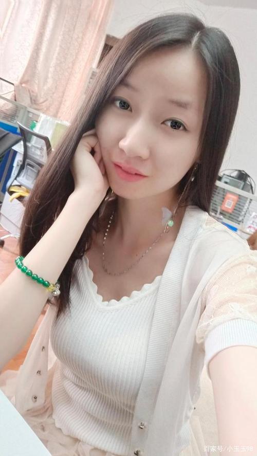 广西小妹生日当天上着班,努力工作的样子美极了!