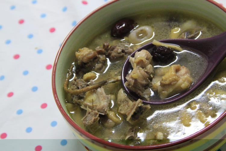 当归红枣桂圆炖鸡汤