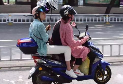 电动车明明有后座,凭啥不能载人?明眼人说出真相:何不