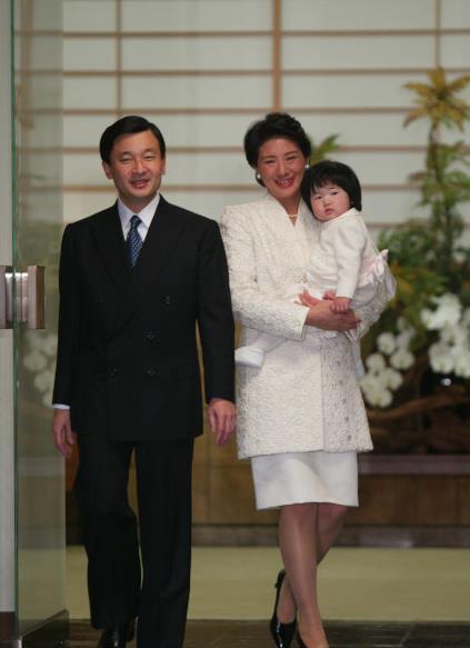 当时的雅子妃已经是一个43岁的"高龄",按照她的身体状态想要再生一个