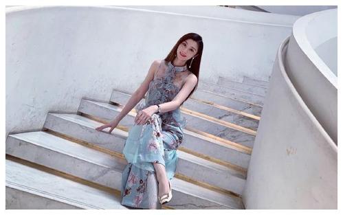 王牌女郎费费私照美身材不输关晓彤将成新一代蓝台一姐