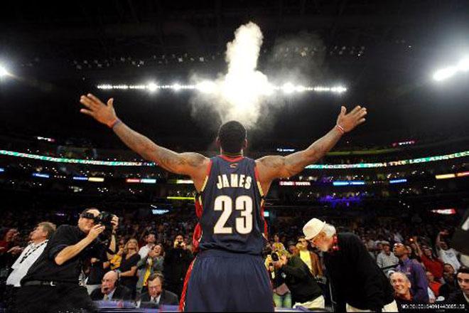 詹姆斯下赛季将重新身披23号战袍