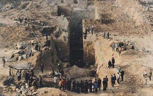 河北挖出千年古墓,规格不亚于皇陵,专家打开棺椁,竟是