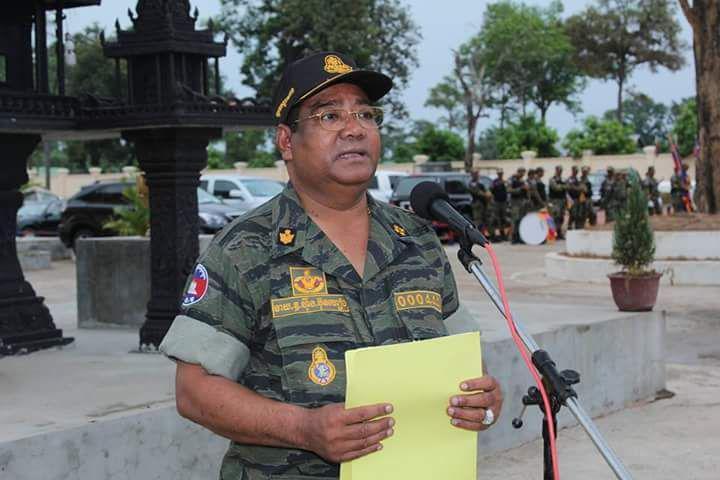 头条新闻:洪森总理警卫队司令,副司令,军官,士兵强烈