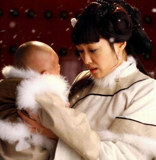 孟广美《京城四少》中服装清秀可人