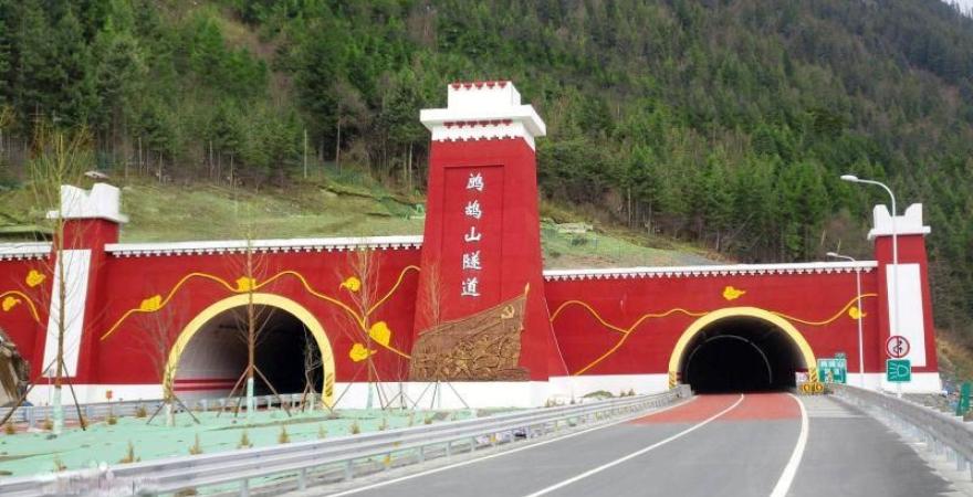 汶马高速公路是指四川省汶川县至马尔康的高速公路,为g4217蓉昌高速