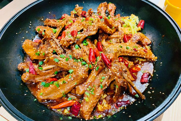 一家干锅火锅可随意切换的鸭爪爪