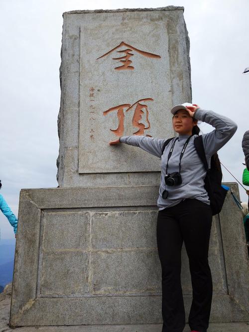 3米.不到金顶石碑,就不算爬过武功山.