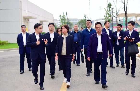 没想到平江有这么好的学校