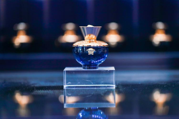 versace dylan blue女士香水全新发布