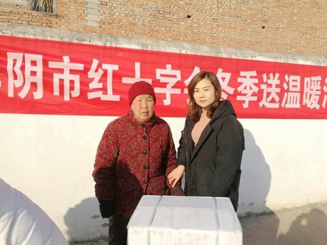 潼关县副县长张力走访慰问"三秦楷模"和离退休老干部.