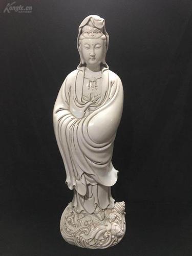 渡海观音立像高约 69 (cm)瓷圣何朝宗 背 款