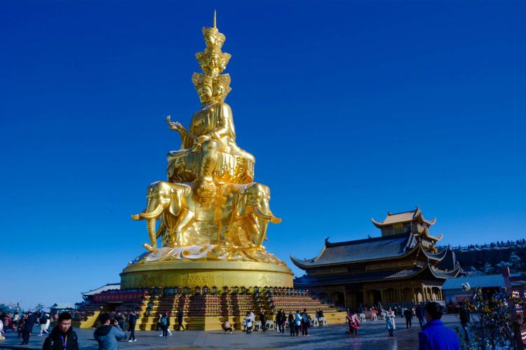 冬游峨眉山——金顶,云海,四面十方普贤金像,雪松