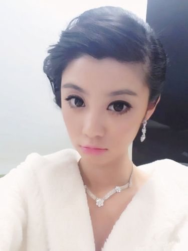 费沁雯自拍写真图片