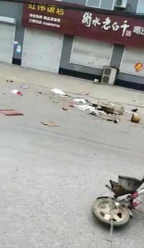 河北保定又发生一起严重车祸,位于高阳县庞口镇,1老汉当场殒命