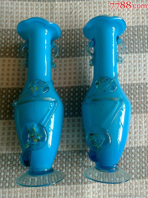 秀气的民国琉璃瓶全品一对