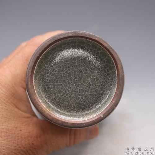 宋官窑溪口窑梅瓶
