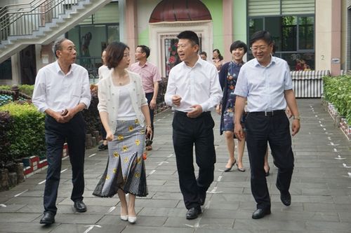 陈建苗,何平等领导到机关一幼调研膳食管理工作