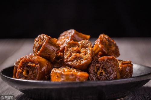 一部小说带火的武汉鸭脖,比热干面名气更大,外省人去了又吃又带