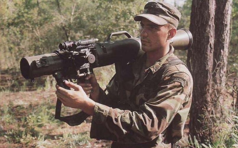 1990年代使用raaws的美国陆军第75游骑兵团士兵