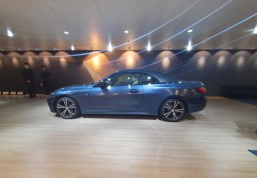 宝马4系敞篷版实车,4缸引擎258匹马力