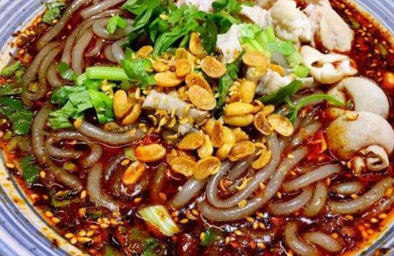 成都很火的"肥肠粉",q弹细嚼好味道,吃完一大碗还不满足