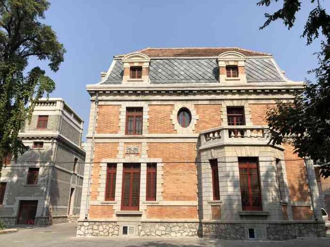 朝阳门内大街81号-"封闭施工了很久了,不知道什么时候