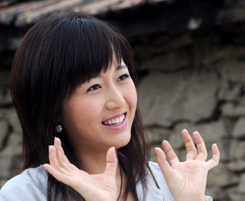 潘长江女儿潘阳素颜出镜妆前妆后差距大穿婚纱秀超性感身材