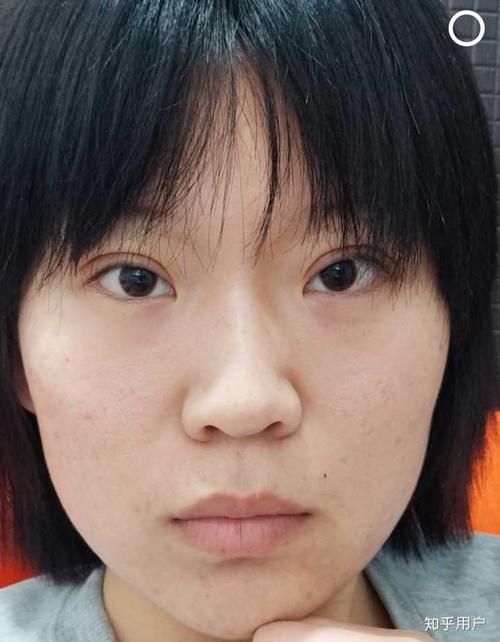 为啥化了妆脸上的瑕疵还是遮不住?