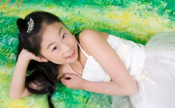 [图] 11岁女孩一般情况下,是乳房刚刚开始发育的阶段,这个阶段由于体