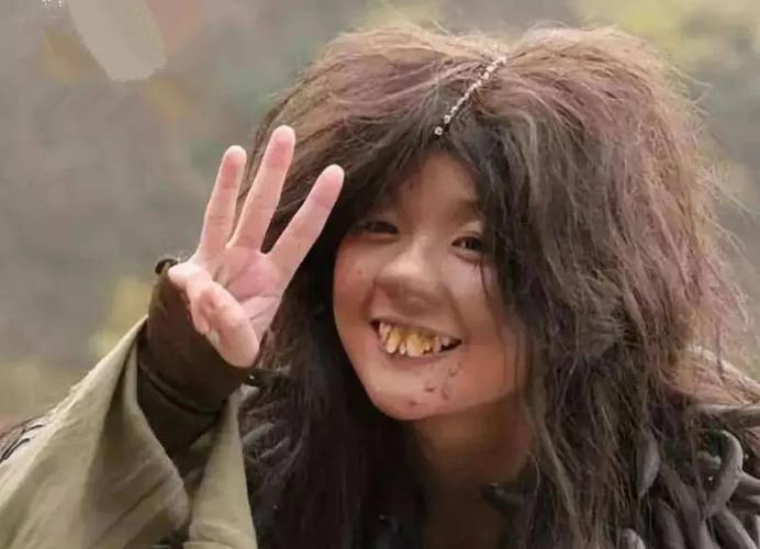 有些人明明不会化妆的,还总是把各种五颜六色的东西都涂到自己的脸上