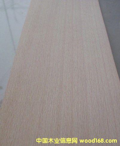品名:榉木.纹理:直纹.该产品色泽均匀,柔和,条纹清晰,厚度20丝.