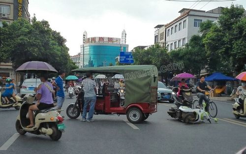 社区 69 互动合浦 69 合浦生活 69 延安路英才路口电动车和三轮